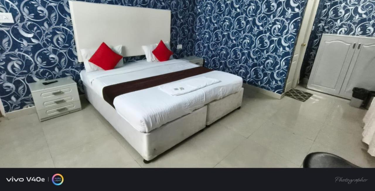 Hotel Fiesta Grand 벵갈루루 외부 사진